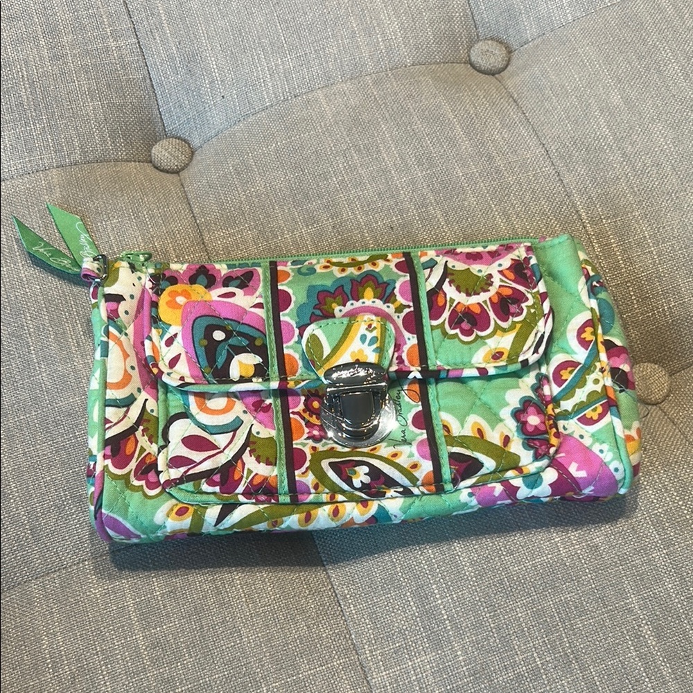 VERA BRADLEY Tutti Frutti Retired Print Clutch Bag green paisley